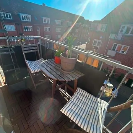 Bright, Colorful With A Balcony In The Heart Of Apartamento Odense