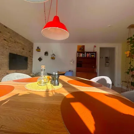 Apartamento Bright, Colorful With A Balcony In The Heart Of
